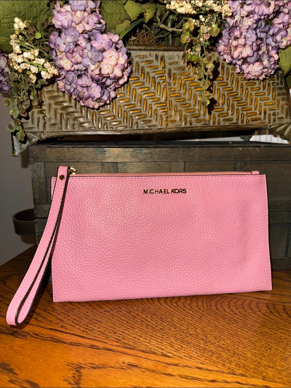 Michael Kors Pink Pebbled Leather Wristlet Clutch with Gold Logo NWOT